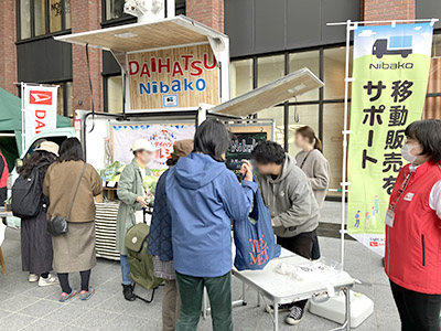 あいじょう農園(野菜販売の様子)